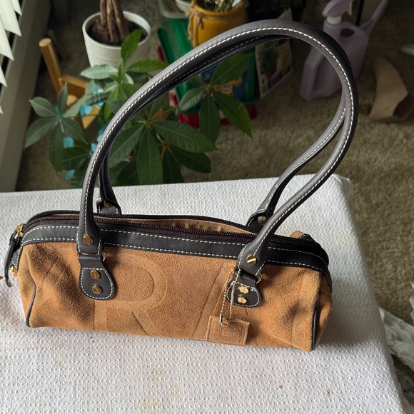 Isaac Mizrahi Tan and Black Shoulder Bag - Picture 1 of 3